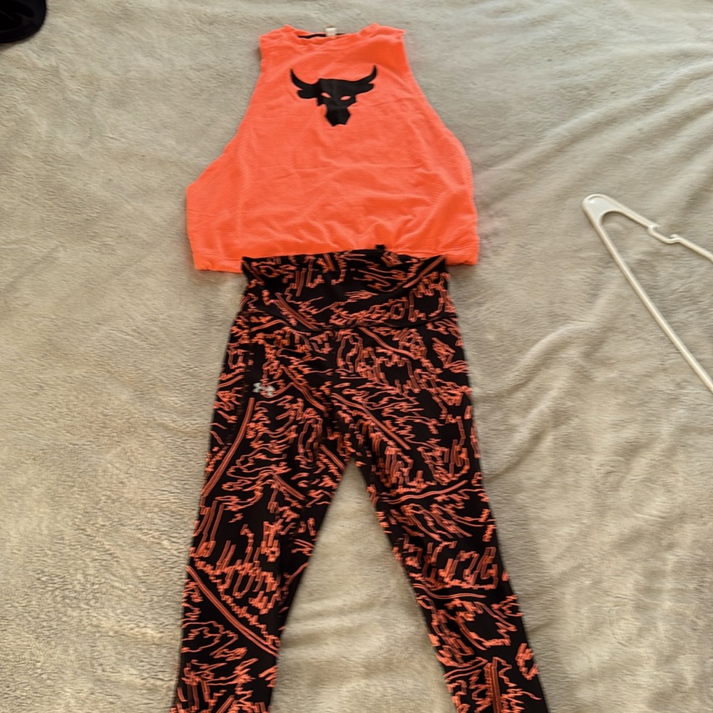 Under Armour Size xs yoga pants and xs top